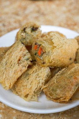 Lezzetli spesiyaller, Vietnam usulü kızarmış börek.