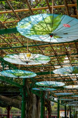 Guangzhou, Çin 'deki Baomo Garden' daki yağ kağıdı koridoru.