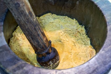 Çin, Guangxi 'de klasik atıştırmalıklar için el yapımı mung fasulyesi keki.