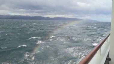 Antarktika yakınlarındaki açık denizde yelken açarken okyanus manzarası