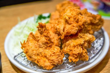 Çıtır ve lezzetli Japon usulü kızarmış tavuk.