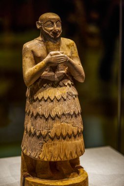 Antik Suriye uygarlığının Terracotta heykelleri müzede sergilenmektedir.