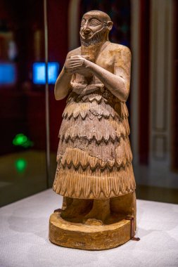 Antik Suriye uygarlığının Terracotta heykelleri müzede sergilenmektedir.