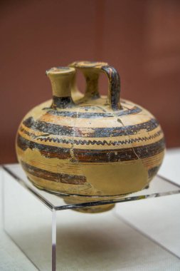 Eski Suriye medeniyetinden çömlek konteynerleri müzede sergileniyordu.