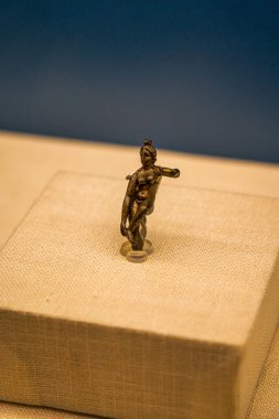 Antik Suriye uygarlığının Terracotta heykelleri müzede sergilenmektedir.