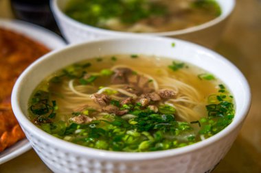 Bir kase mis kokulu ve lezzetli Lanzhou biftekli erişte.