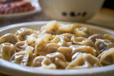 Lezzetli ve dolgun Kuzeydoğu Çin mantısı.