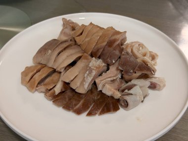 Bir tabak lezzetli haşlanmış domuz göbeği, bir Çin yemeği.