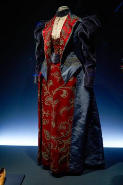 Enfes Batı klasik aristokrat giyim seti