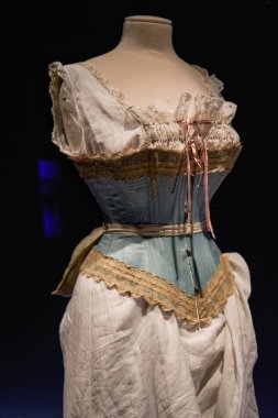 Enfes Batı klasik aristokrat giyim seti