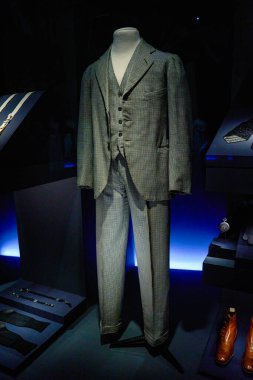 Enfes Batı klasik aristokrat giyim seti