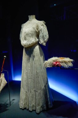 Enfes Batı klasik aristokrat giyim seti