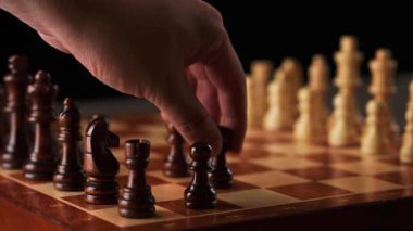 Satranç stratejilerinin ticari video görüntüleri