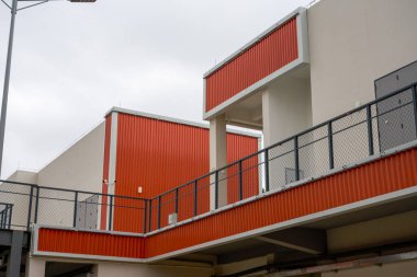 Renkli konteynır demir perade yapı taşları