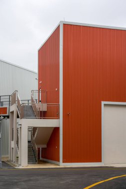 Renkli konteynır demir perade yapı taşları