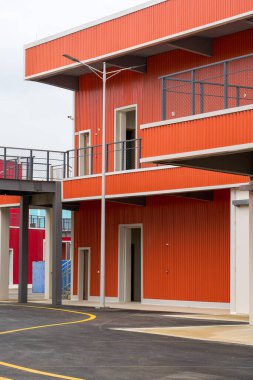 Renkli konteynır demir perade yapı taşları