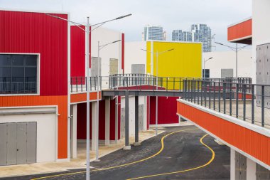 Renkli konteynır demir perade yapı taşları