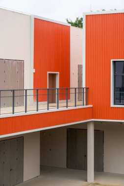 Renkli konteynır demir perade yapı taşları