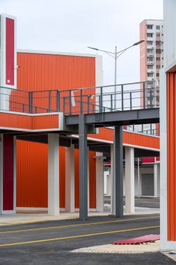 Renkli konteynır demir perade yapı taşları