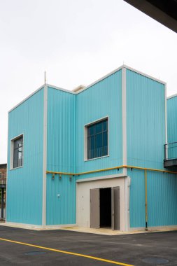 Renkli konteynır demir perade yapı taşları