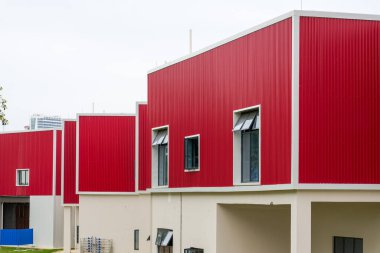 Renkli konteynır demir perade yapı taşları