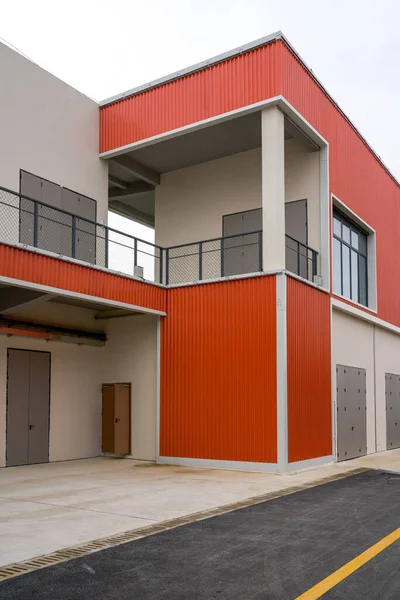 Renkli konteynır demir perade yapı taşları