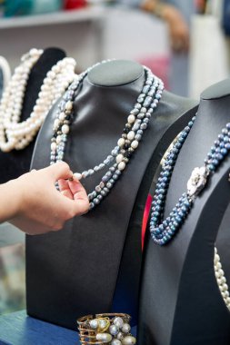 Görüntü: Güzel ve Zarif Siyah İnci Kolye Mücevherleri