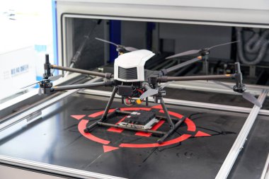 Görüntü: Endüstriyel kullanım için büyük dronlar ve kalkış platformları