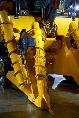 1 Yepyeni tarım makinelerinin kısmi yakın çekimi