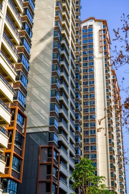 1 Çin 'de yeni inşa edilmiş yüksek katlı bir bina.