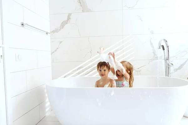 Little Brother Sister Having Fun Taking Bubble Bath — Stock Photo, Image