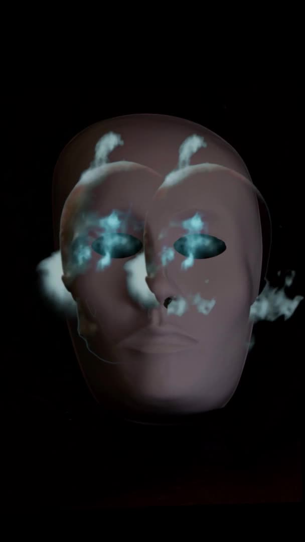 Kwade masker op zwarte achtergrond, vlammende schedels uit de ogen — Stockvideo