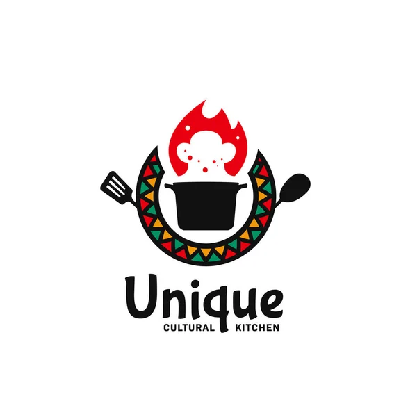 Sıcak tencere, alev, spatula çatalı ve Afrika soyut desenli eşsiz kültürel mutfak logosu simgesi.
