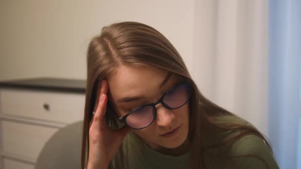 Closeup. Portrait of sad worried young woman in glasses having psychological problem, feels a headache, feeling anxiety depression, upset frustrated lonely lady thinking of problems. — Stock Video