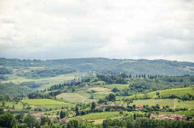 İtalya, Toskana 'da güzel manzara, tepeler ve ufuk.