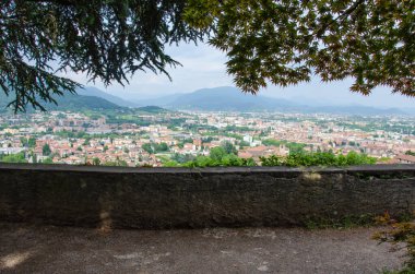 İtalya 'daki Bergamo şehrine panoramik manzara