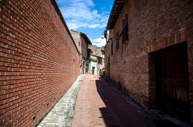 Şehrin tuğla duvarı Certaldo, İtalya