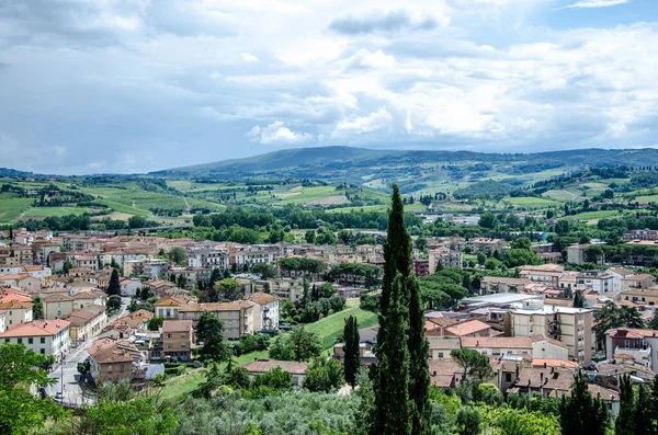 意大利Certaldo市的古建筑和美丽的风景 图库图片