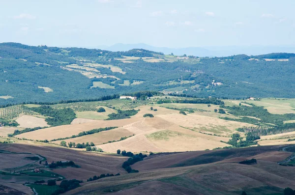Italia, campi toscani e bella vista sul paesaggio — Foto Stock