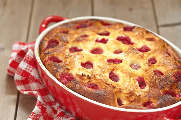 Cottage cheese casserole with raspberry — Stock Photo, Image