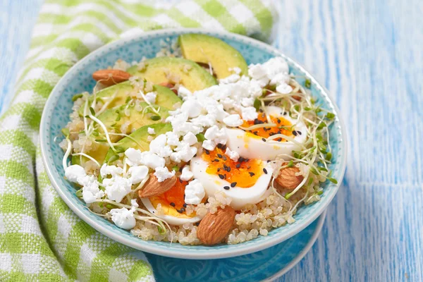 Quinoa mísa pro zdravé snídaně — Stock fotografie