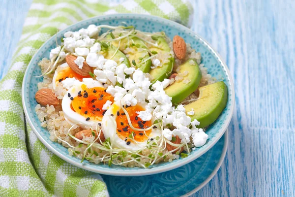 Sağlıklı kahvaltı için Quinoa kase — Stok fotoğraf