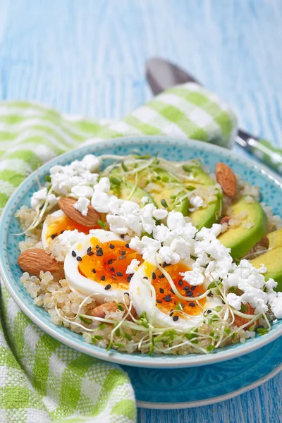 Sağlıklı kahvaltı için Quinoa kase — Stok fotoğraf