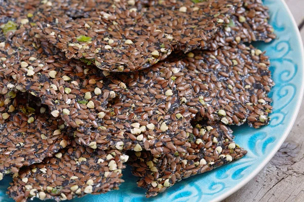 Flaxseed crackers with seaweed — Stock Photo, Image