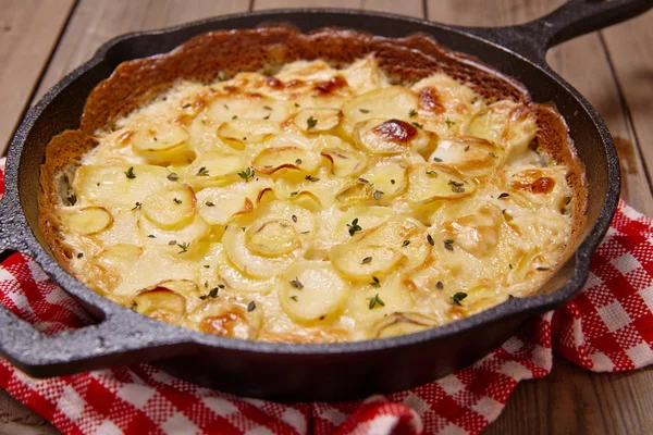 Gratinado de batata com creme — Fotografia de Stock