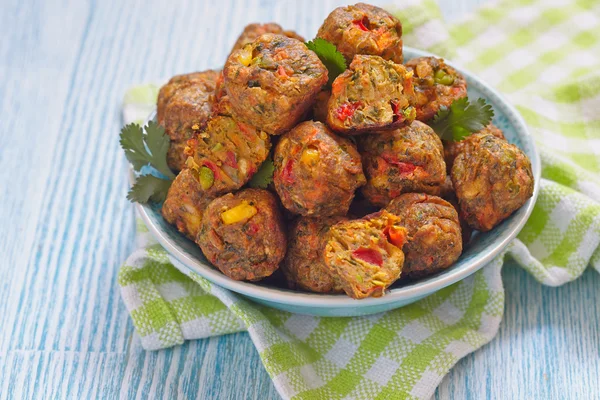 Boulettes de viande végétariennes au pois chiche. carotte et maïs — Photo