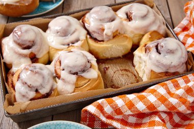 Taze ev yapımı tarçınlı rulo