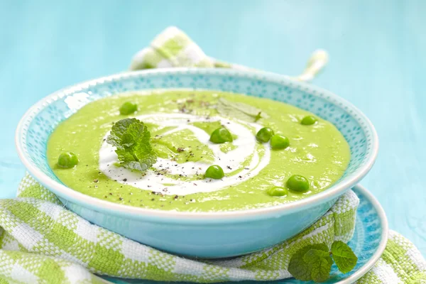 Pea soup with mint and fried bread — Stock Photo, Image