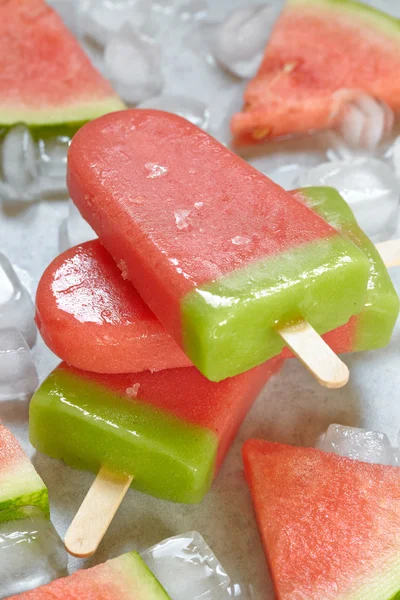 Heerlijke watermeloen ijslollys — Stockfoto