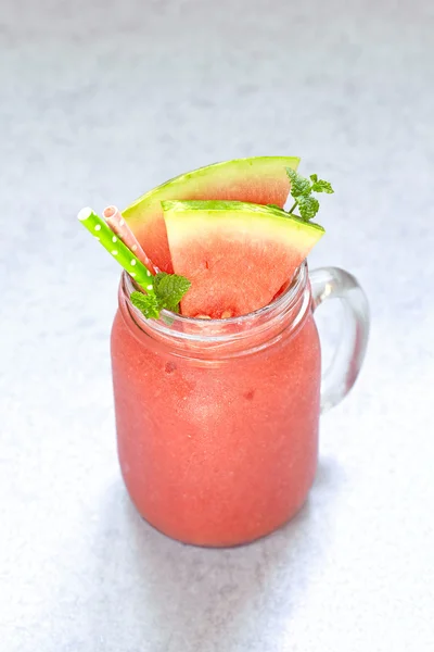 Melone e frullato di fragole in un barattolo — Foto Stock